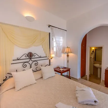 Chora & Hotel 4*