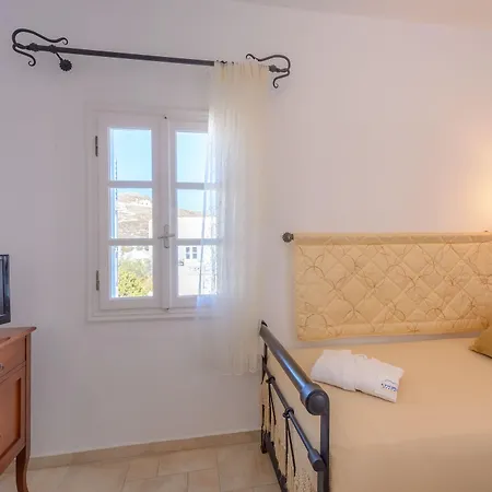 Hotel Chora & 4*