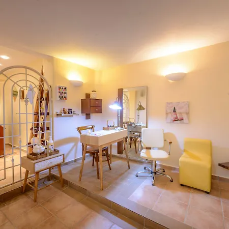 Hotel Chora & 4*