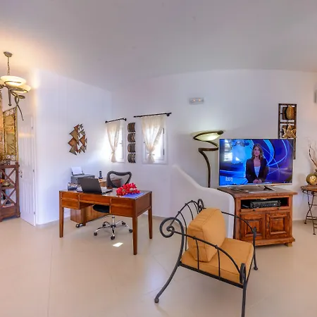 Hotel Chora & 4*