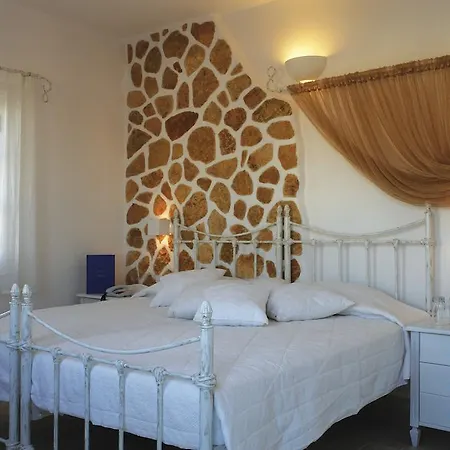 Chora & Hotel 4*