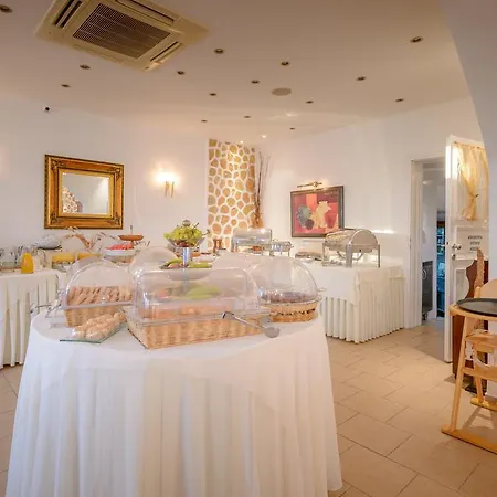 Chora & Hotel 4*